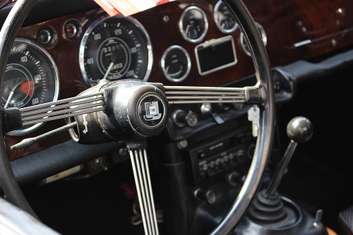 僕の大好きな「トライアンフ TR4」のコックピット。飛行機みたいですね!