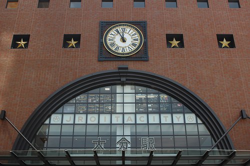 これが、新大分駅!とても大きな駅ビルになっていました。