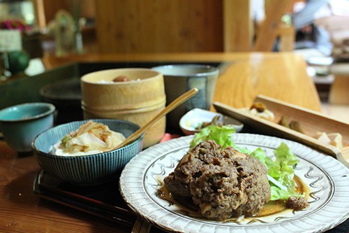 「しゃものハンバーグ膳」/ 1,000円
