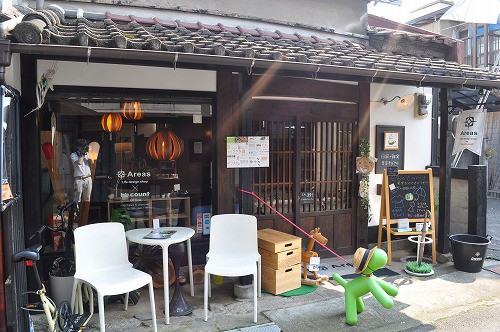 豆田町の細い路地に入るとこんなお店が!
