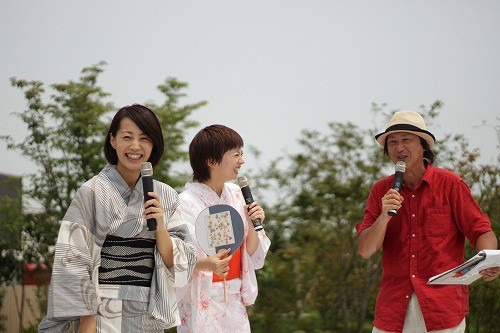 ひた観光親善大使の、きどゆういちさん・安元佳奈さん、岡野涼子さんのトークショーでは笑いが炸裂！