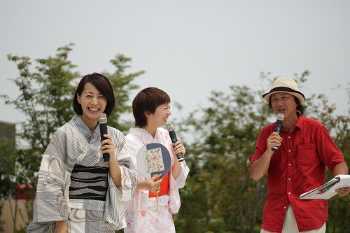 ひた観光親善大使の、きどゆういちさん・安元佳奈さん、岡野涼子さんのトークショーでは笑いが炸裂!
