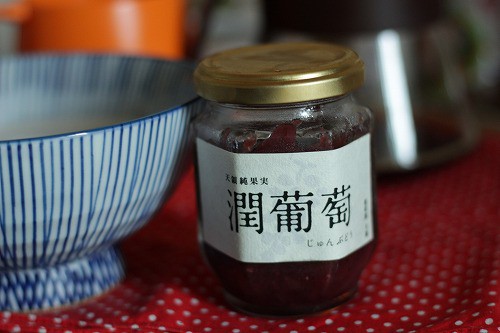 最高のジャムなのに、私の食卓風景で、お粗末に映ってないかしら(困)
