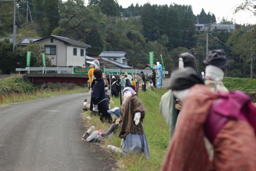沢山の個性的な案山子があなたを待っています!