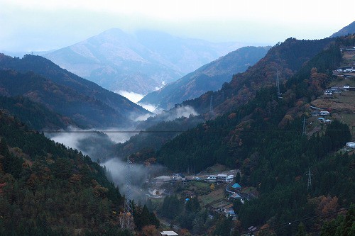 祖谷の山間の景色ですが、日田でもこんな感動する風景は沢山あります。