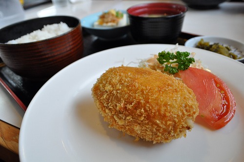 寶屋コロッケ定食