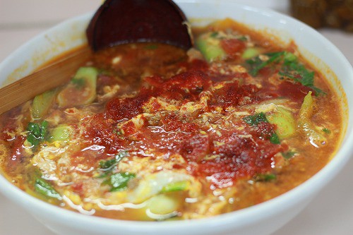 見るからに辛そうなマグマラーメン