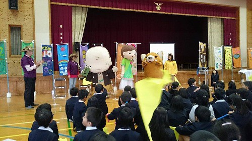 日隈小学校のみんな、大喜び。