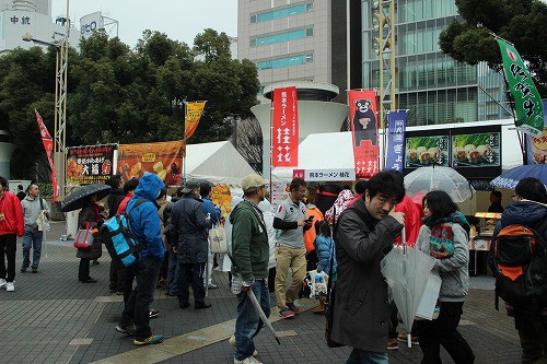 雨にもかかわらず、ご来場有難うございます。
