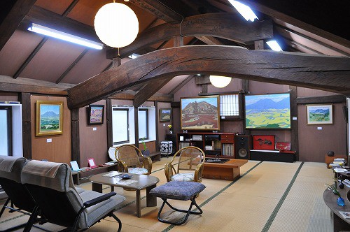 こちらが2階。計45点の作品が展示されています。