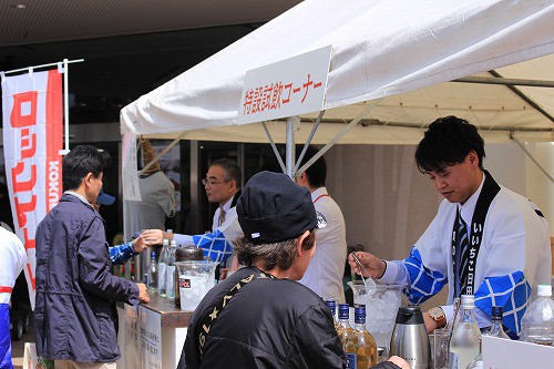 試飲スペース。氷は勿論「ロックアイス」です。