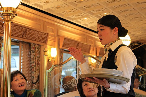 所々で乗務員さんとの会話も