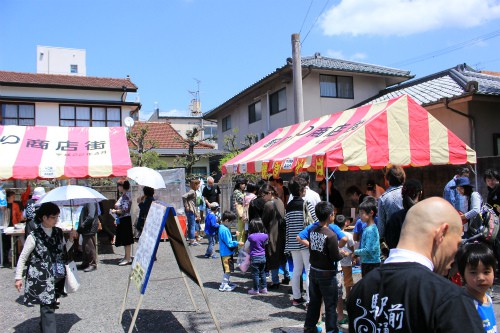 駅前商店街の皆さんによる美味しいブース