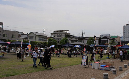 中央公園広場がにぎやかです!