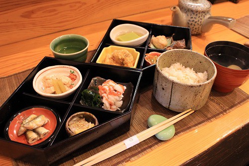松花堂味彩(お昼のみ) / 2,160円
