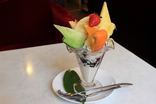 フルーツパフェ / 700円