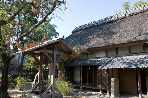 コチラが咸宜園の秋風庵
