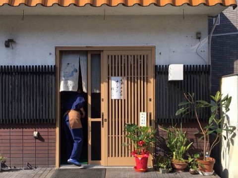 「七月十五日、オープン致します」と書いてあります。