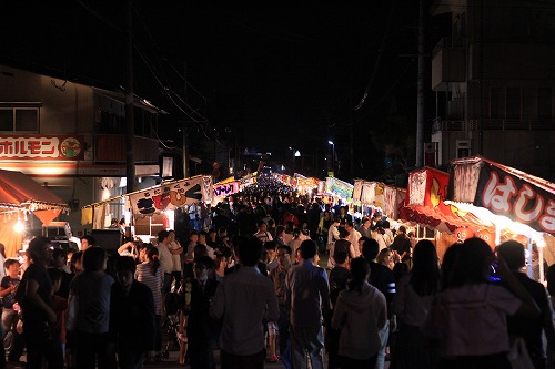 夜の参道の様子です