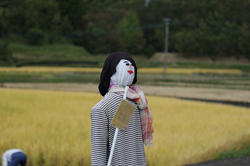 こちらの案山子のテーマは?
