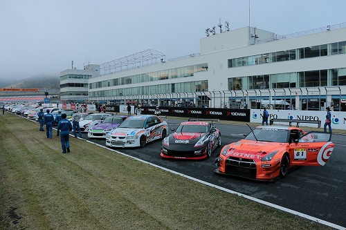 スーパー耐久に挑むモンスターマシン達