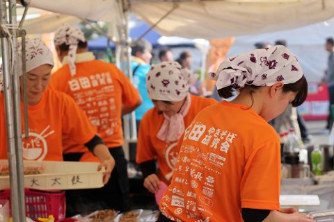 今回鉄板は6基。フルスロットルでやきそばを焼きました。